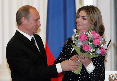 Putinova ljubavnica Alina Kabajeva prvi put je snimljena u javnosti nakon dužeg perioda, a bizarnom porukom zbunila je sve. 