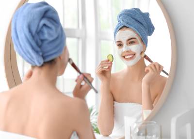 Maska za lice od kvasca poboljšava kvalitet kože, a deluje kao prirodni lek za akne, ali i bore i pomlađivanje kože. 