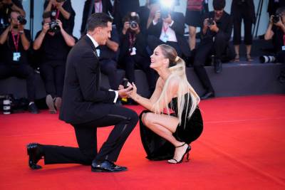 Zaprosio devojku na Venecijanskom filmskom festivalu 