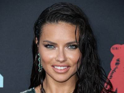 Kako se umiva Adrijana Lima? Kako se umiva Adrijana Lima?