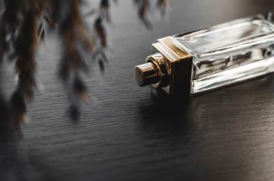 Pronašli smo 5 jefitnih parfema sa potpisom poznatih brendova dostupnih u drogeriji. 