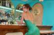 Viktorija Bekam pozirala je u zelenoj slip haljini iz nove kolekcije.