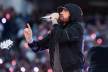 Eminem je kleknuo tokom izvođenja nacionalne himne, a zbog ovog poteza postao je zvezda Superboula.