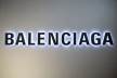 Balenciaga se izvinila zbog kampanje, rekavši da snažno osuđuje zlostavljanje dece u svim oblicima.