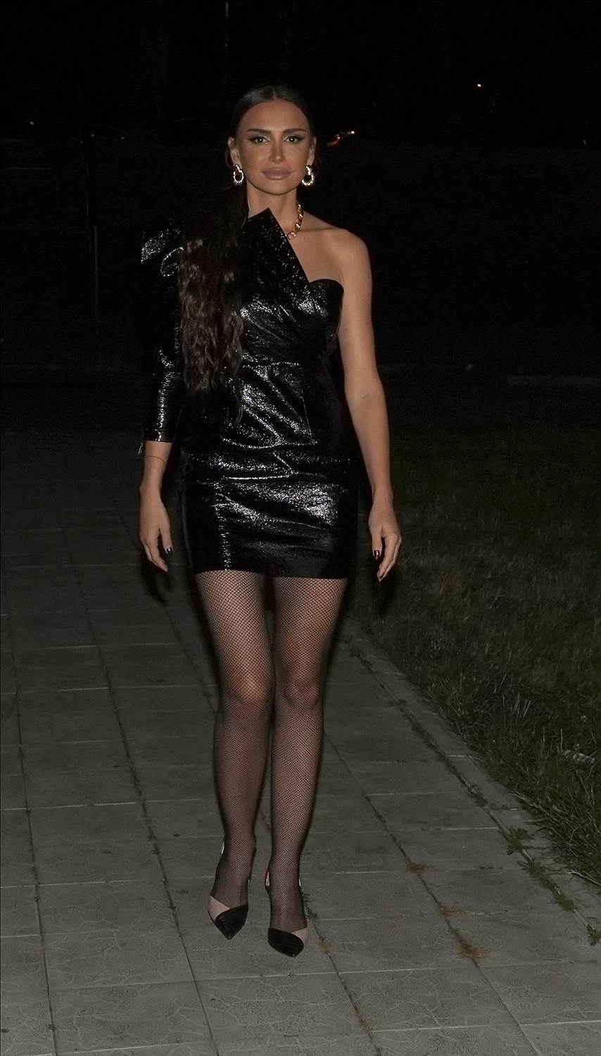 emina jahovic crna haljina