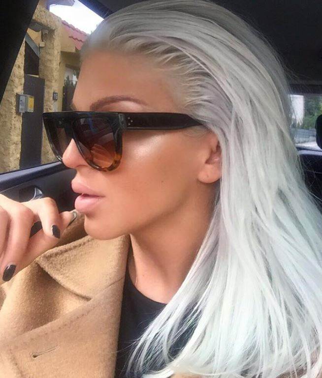 Jelena Karleuša sa neobičnim naočarima