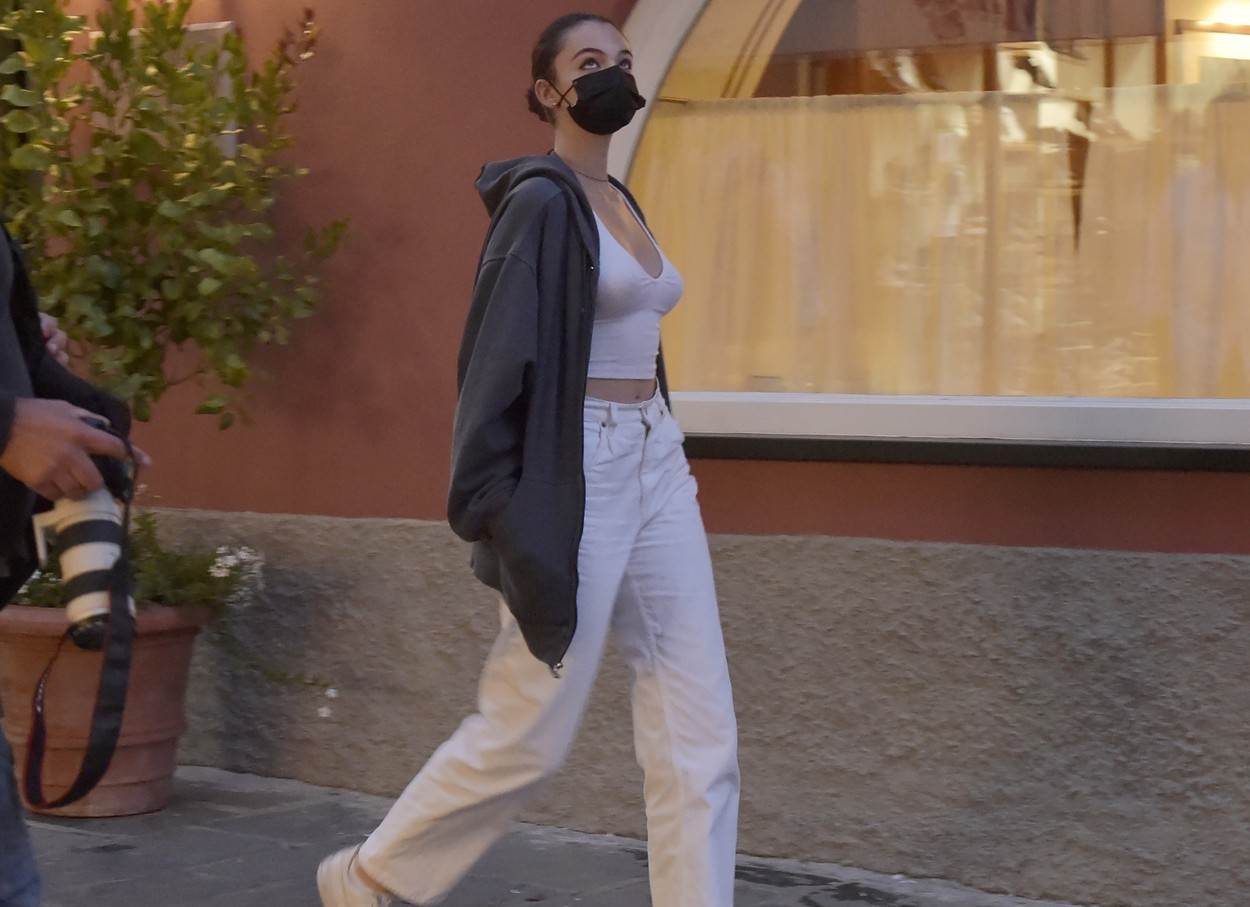 Ćerka najlepše žene ostavlja očevu ljubavnicu bez posla