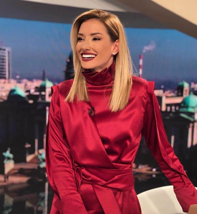 Elegantan modni stil voditeljke Jovane Joksimović