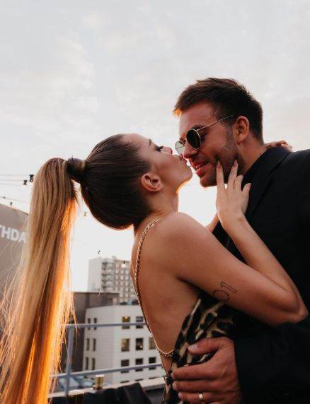 Ruski infuenser vezao devojku za auto