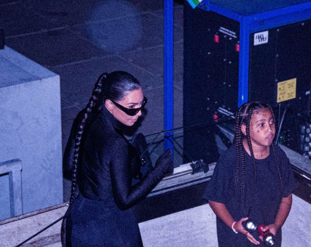 Kim Kardašijan sa maskom