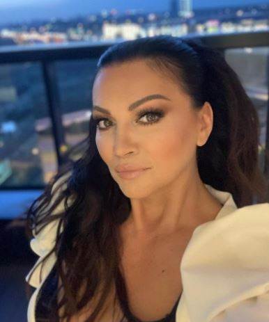 Nina Badrić u pink haljini