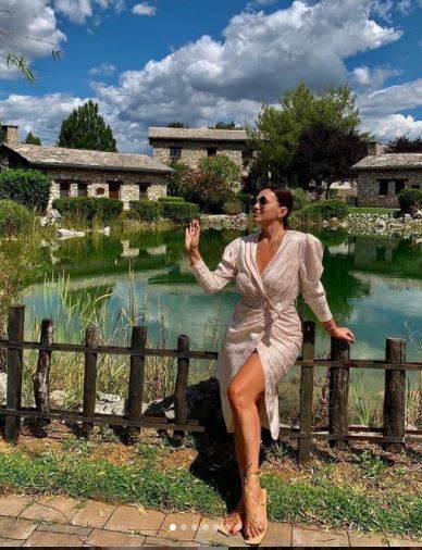 Nina Badić u mini haljini od pliša