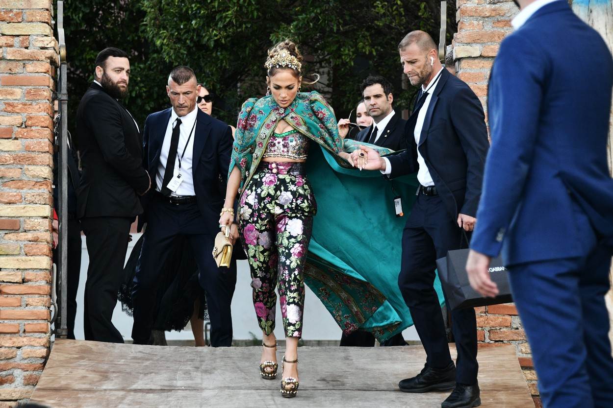 Dženifer Lopez u Dolce & Gabbana haljini