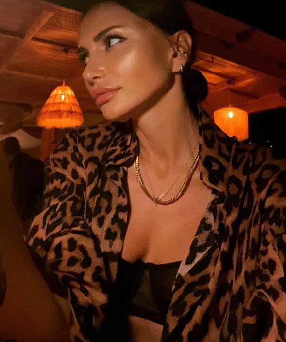 Emina Jahović u leopard košulji