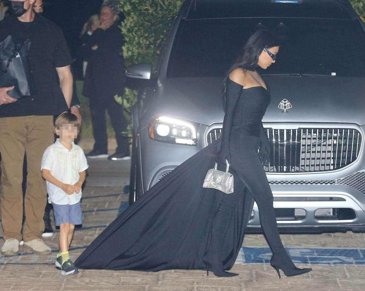 Kim Kardašijan sa maskom