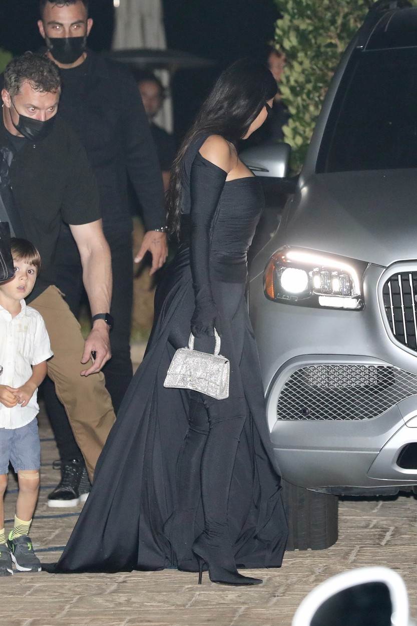 Kim Kardašijan sa maskom