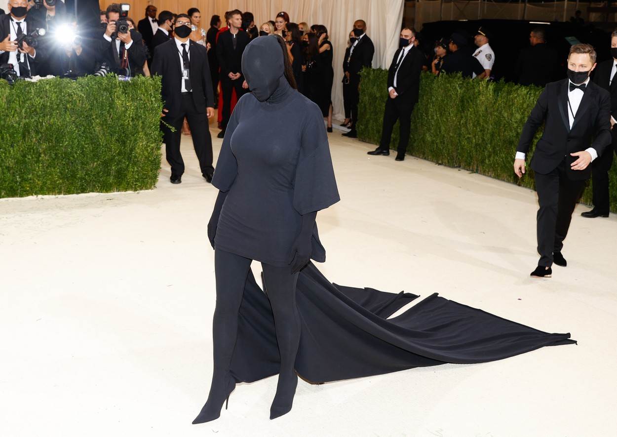 Kim Kardašijan u uskom plavom izdanju 