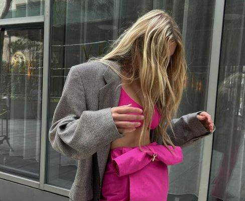 Manekenka napadnuta zbog slike na kojoj gola pozira sa ćerkom