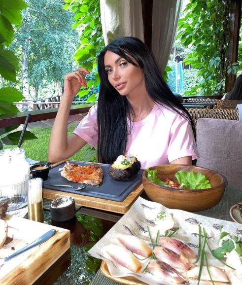 Najlepša Instagram lepotica pre operacija