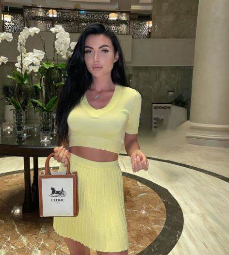 Najlepša Instagram lepotica pre operacija