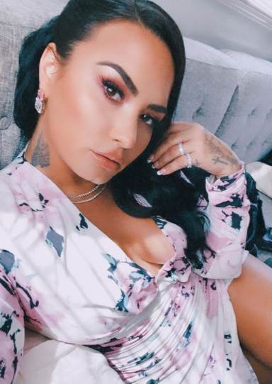 Demi Lovato se pohvalila novom izgledom
