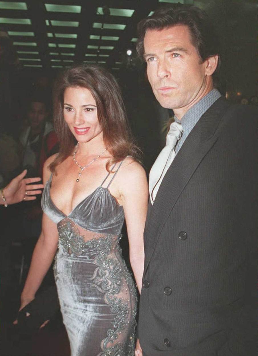 Pirs Brosnan sa ženom