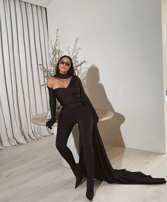 kim kardasijan u crnom