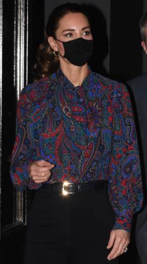 Kejt Midlton u bluzi zanimljivog paisley dezena prisustvovala izložbi u popularnom muzeju u Londonu.