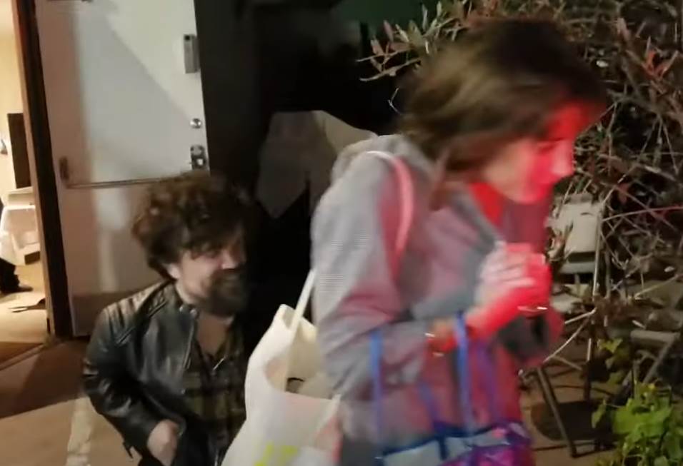 Ko je glumac koji je niži od supruge za 2 glave?