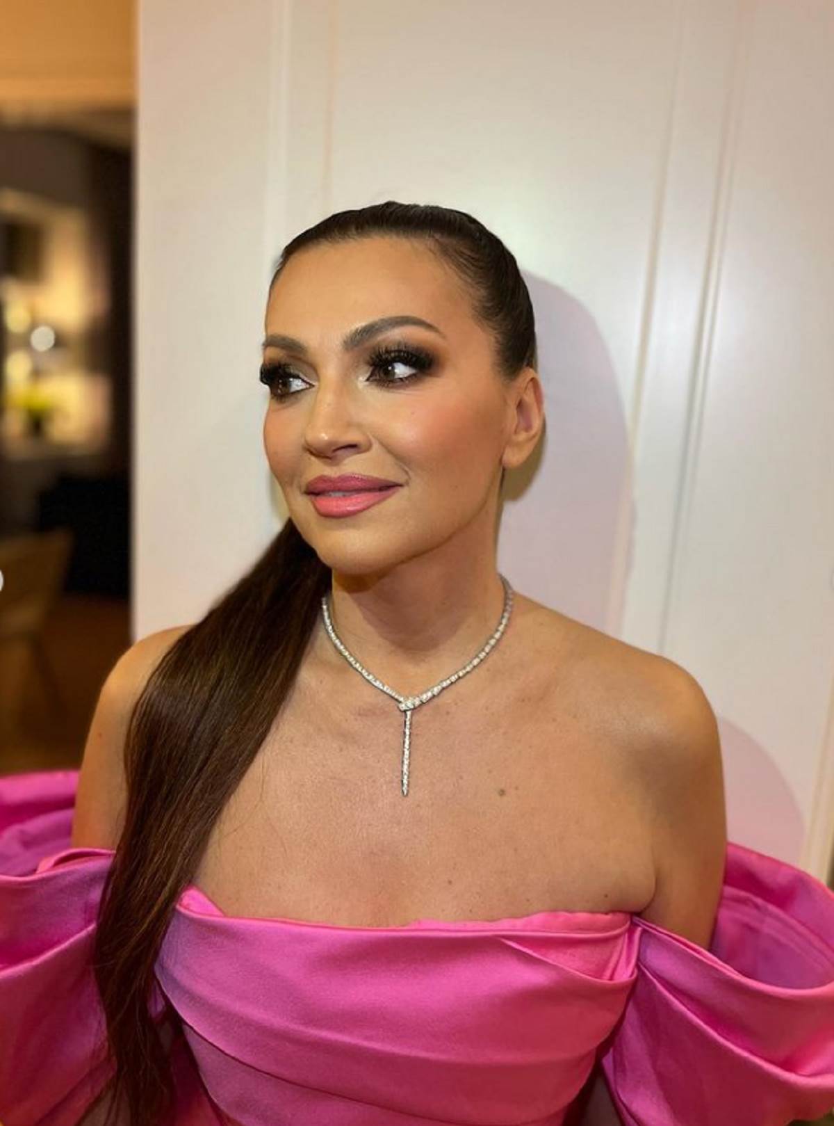 Nina Badrić u pink haljini