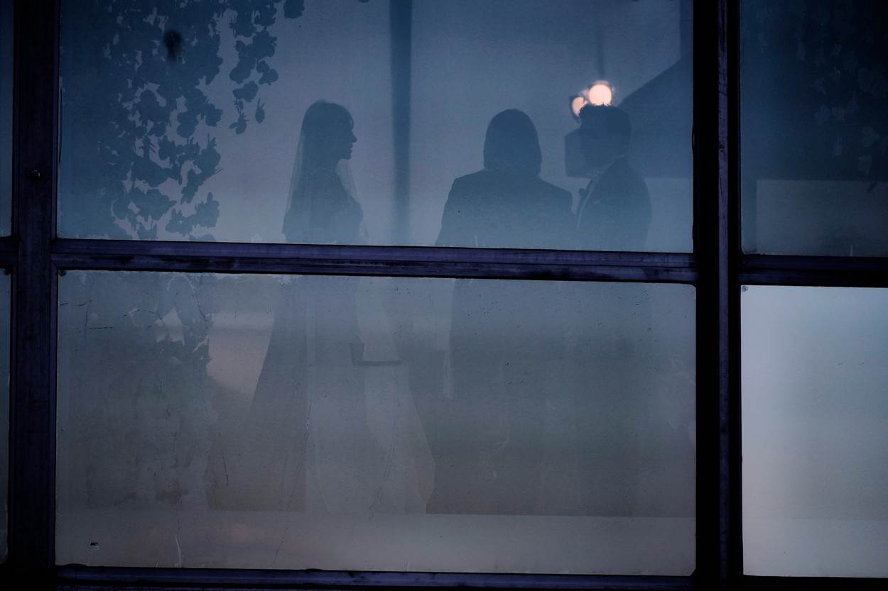 Iako je venčanje bilo zatvoreno za medije, na mrežama su se pojavile prve paparaco fotografije Bruklina Bekama i Nikole Pelc.