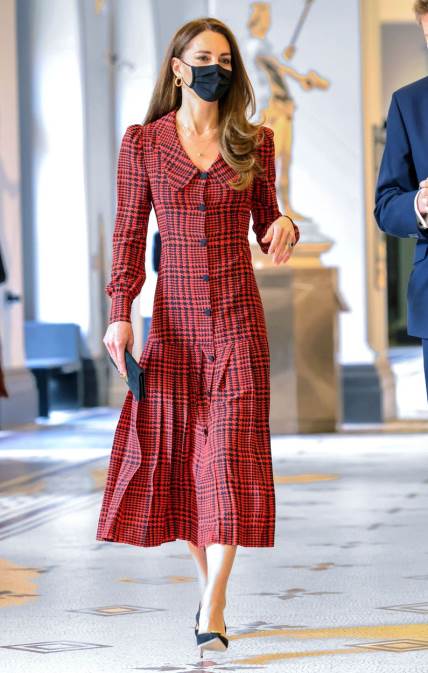 Prošle godine plenila je elegancijom u haljini tartan dezena prilikom posete londonskom V&A muzeju.