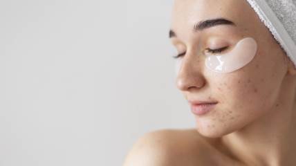 Štetni proizvodi za kožu lica sklonu aknama