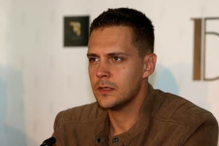 Ivani iz grupe "Hurricane" se mnogo dopada lik iz "Južnog vetra" kog tumači Miloš Biković.