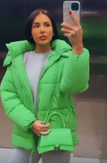 Anastasija Ražnatović donosi zelenu puffer jaknu kao vodeći trend zime.