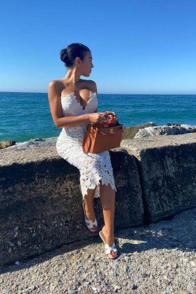 Georginu Rodrigez da na Instagramu samo pokazuje skupocene torbe.