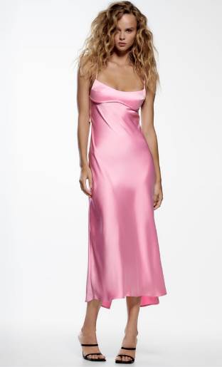 Roza svilena haljina rasprodata je širom sveta, a sada je dostupna i u beloj boji.