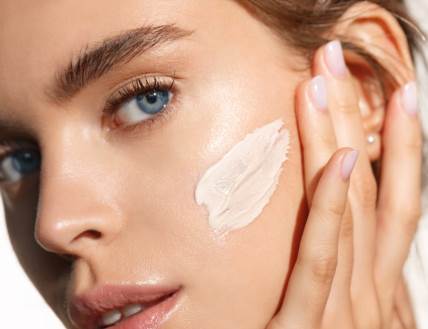 Zaštita kože od štetnih UV zraka je neophodna je neophodna tokom cele godine.