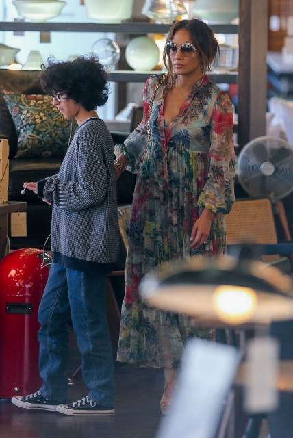 Džej Lo i njena ćerka Ema bile su u ponedeljak u šopingu nameštaja.