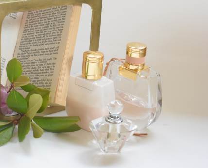 Puderasti parfemi imaju bogatu istoriju.