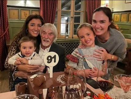 Berni Eklston sa ćerkom i ženom nedavno je proslavio svoj 91. rođendan.