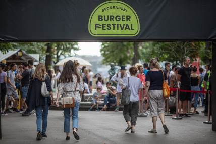 Ovogodišnji Burger festival počinje 27. maja i traje sve do 05. juna 2022. godine, a kao i uvek čeka vas more sjajne klope, uživanja, muzike i zabave za sve generacije.