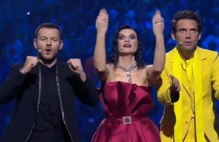 Voditeljka Evrovizije igrala je uz Konstraktinu pesmu