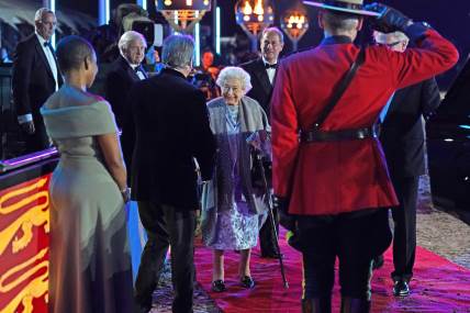 kraljica Elizabeta oduševljena je bila konjiškim šou programom.