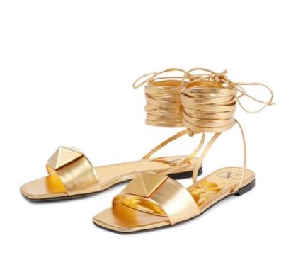 Ravne zlatne sandale modne kuće valentino