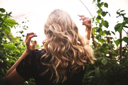 Ulje ruzmarina utiče na rast kose.