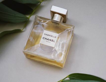 Chanel parfemi važe za večne klasike, a žene su saglasne, 5 mirisnih nota se izdvaja kao vanvremenske.