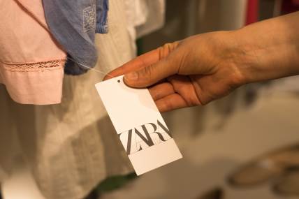 Simboli na Zara etiketama predstavljaju razlikovanje među kolekcijama.
