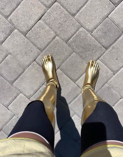 Loren Vaser je namerno napravila zlatne protetičke noge.