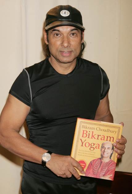 Bikram Čoudhuri osnivač je bikram joge.